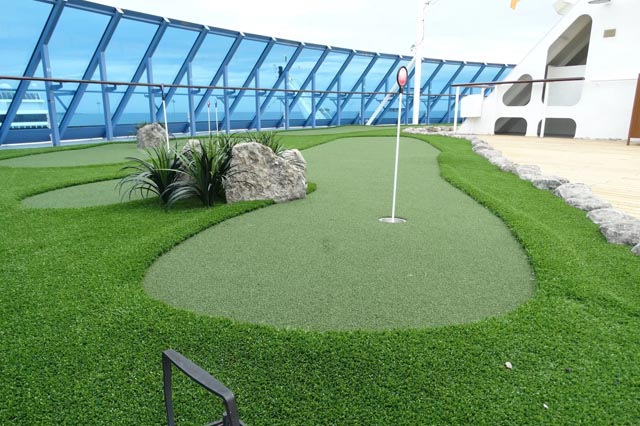 Площадка для мини-гольфа