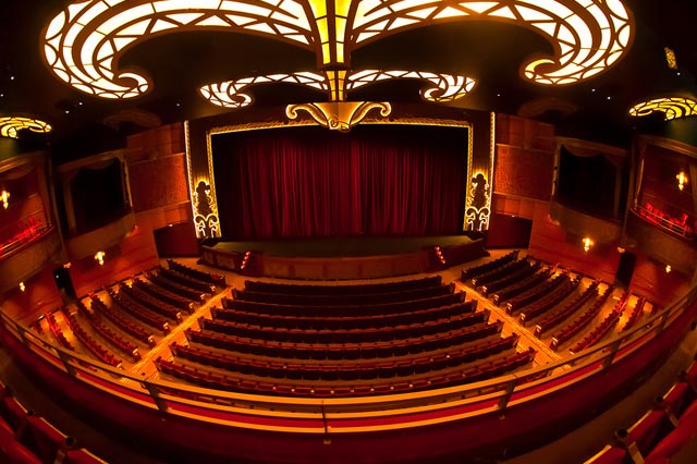 Театр Walt Disney Theatre